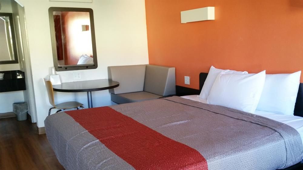 Motel 6-Blue Springs, Mo מראה חיצוני תמונה