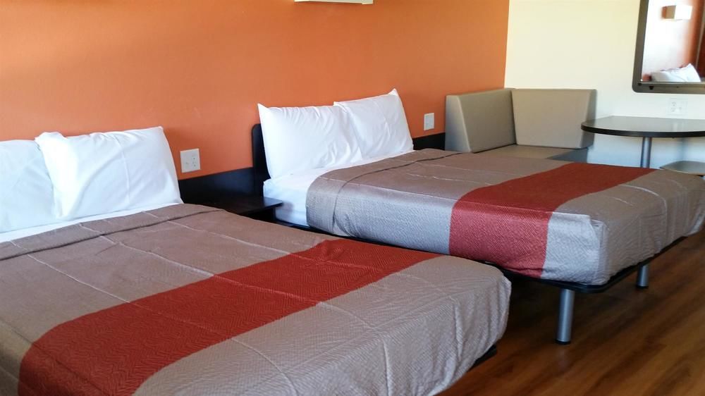 Motel 6-Blue Springs, Mo מראה חיצוני תמונה