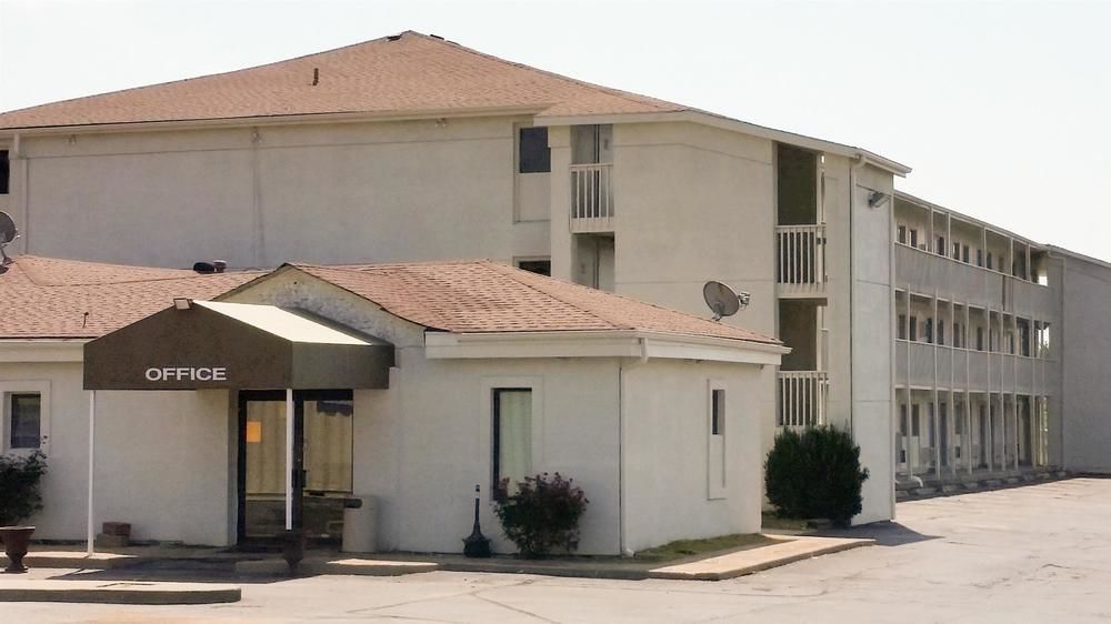 Motel 6-Blue Springs, Mo מראה חיצוני תמונה