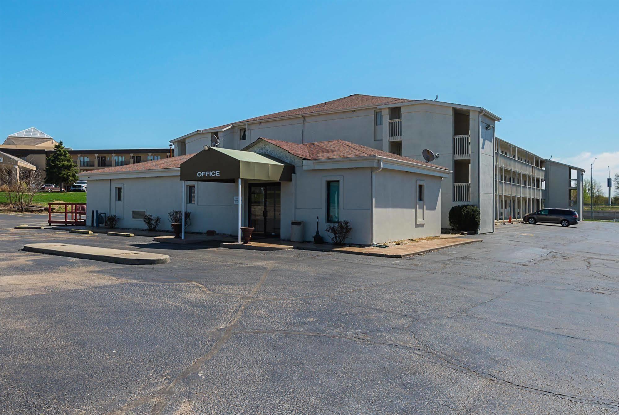 Motel 6-Blue Springs, Mo מראה חיצוני תמונה