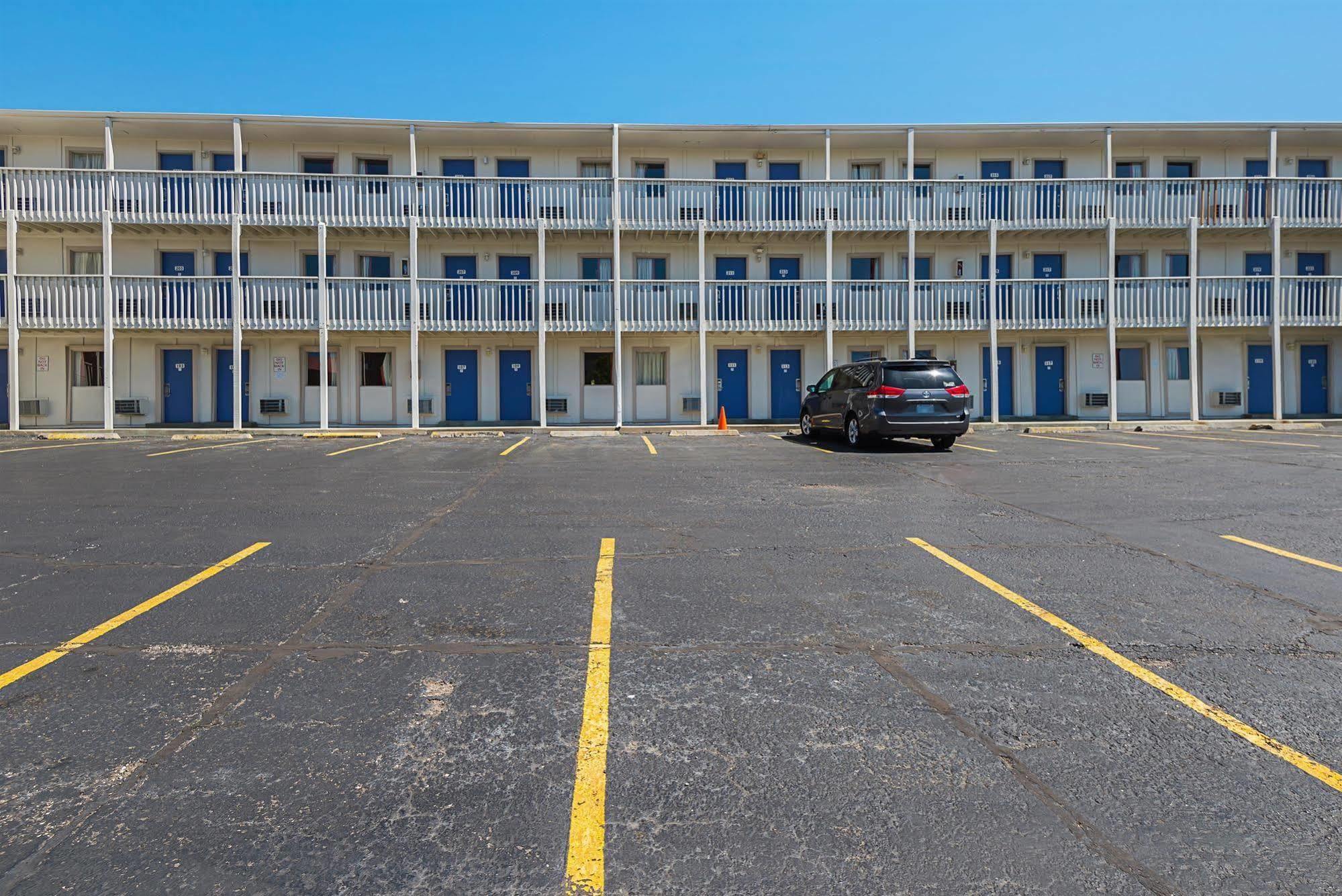 Motel 6-Blue Springs, Mo מראה חיצוני תמונה