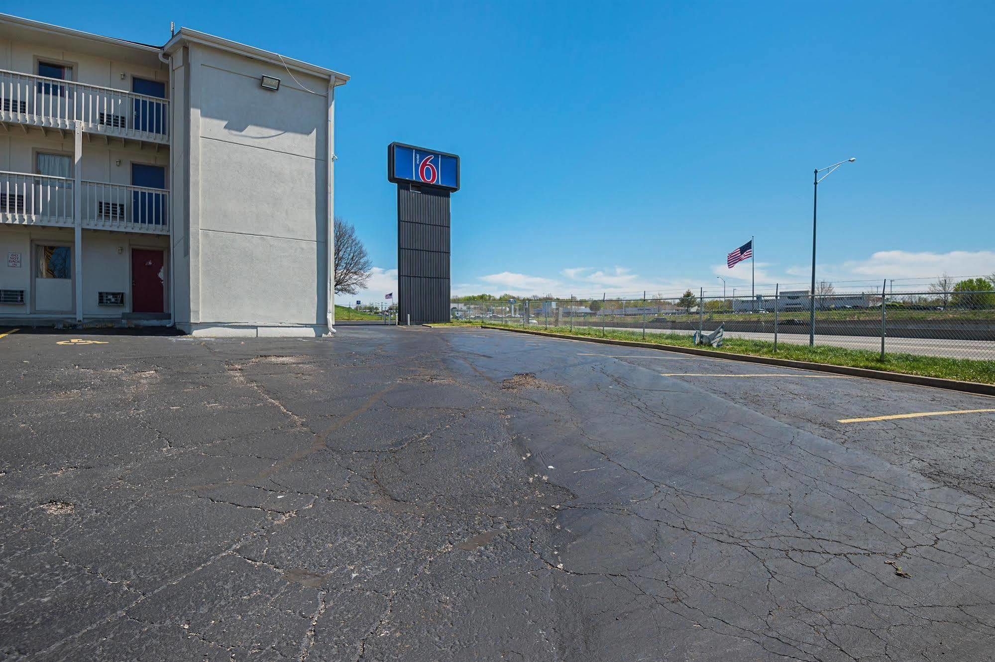 Motel 6-Blue Springs, Mo מראה חיצוני תמונה