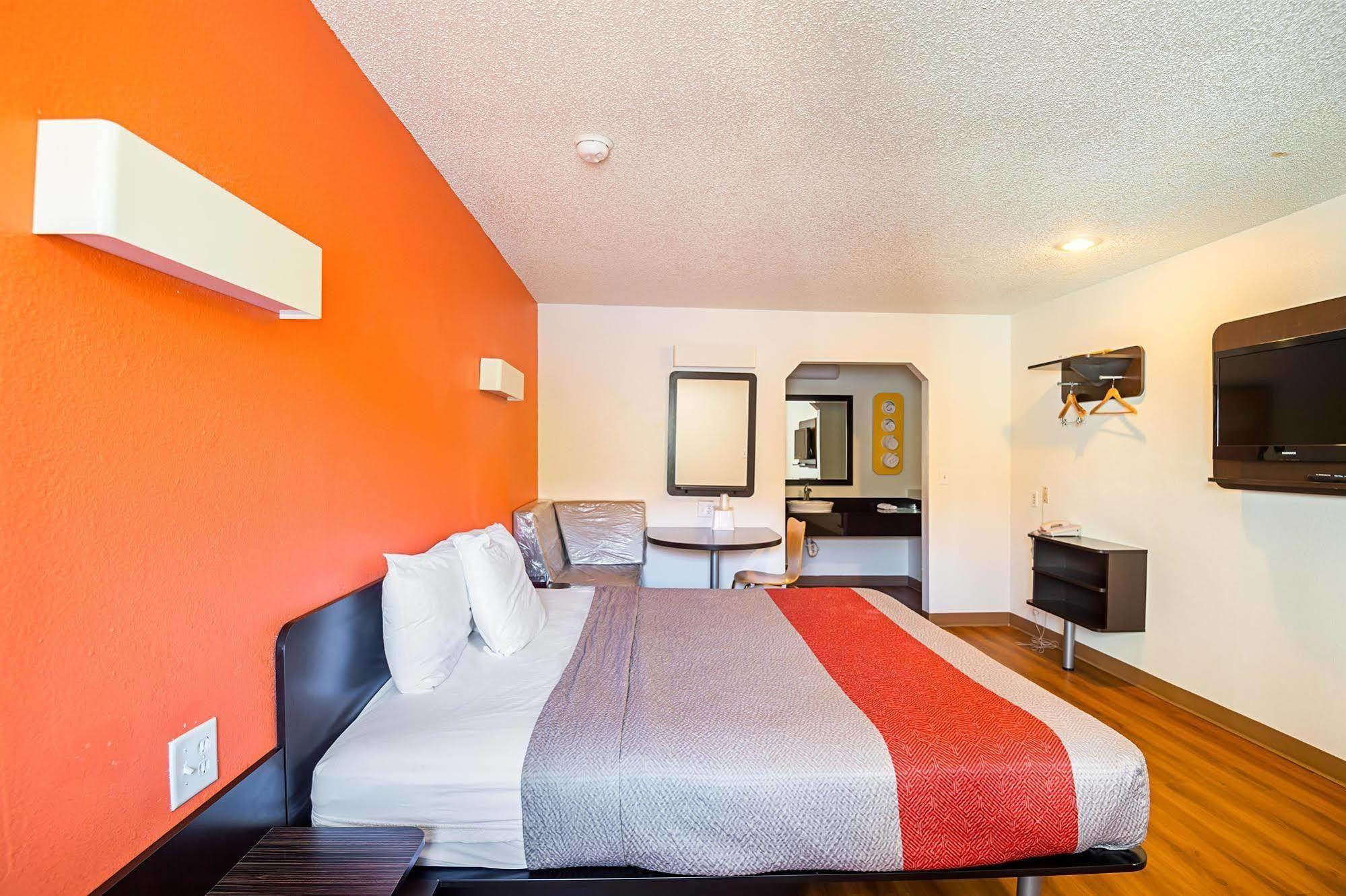 Motel 6-Blue Springs, Mo מראה חיצוני תמונה