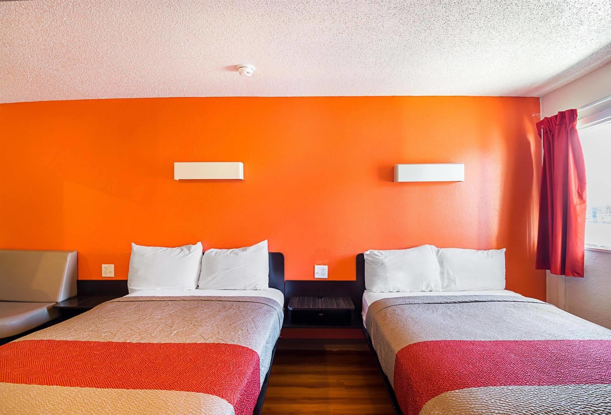 Motel 6-Blue Springs, Mo מראה חיצוני תמונה