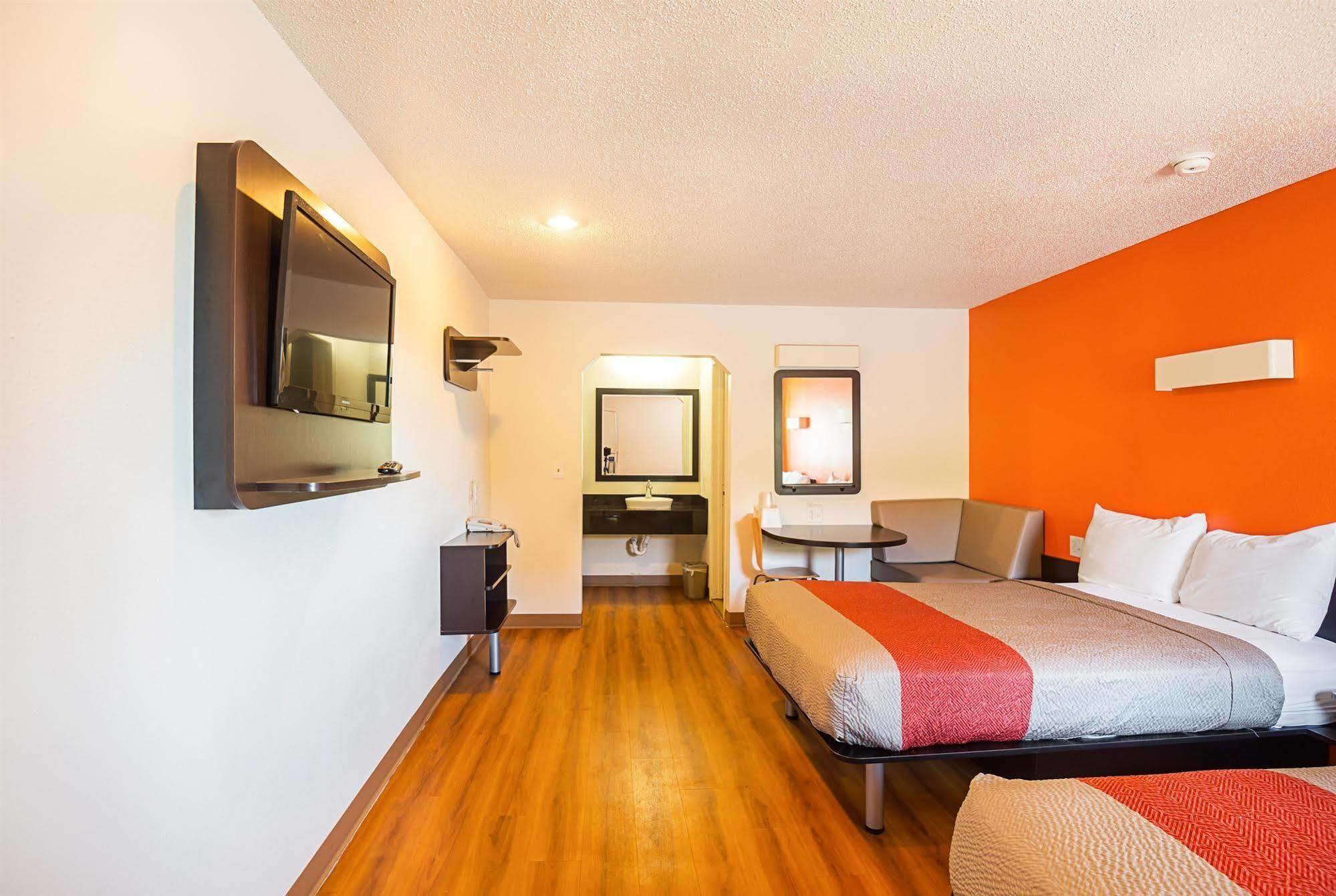 Motel 6-Blue Springs, Mo מראה חיצוני תמונה