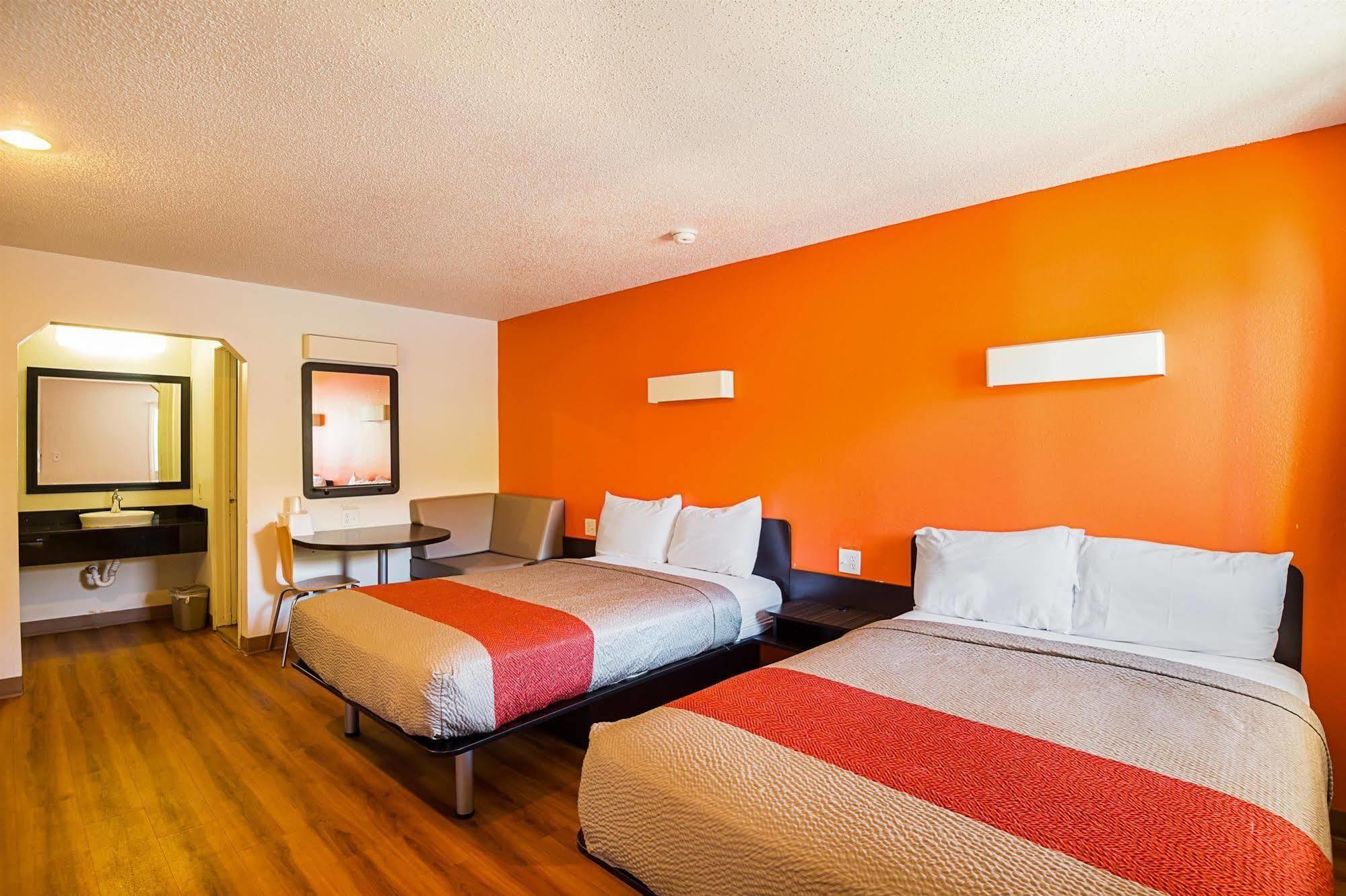 Motel 6-Blue Springs, Mo מראה חיצוני תמונה