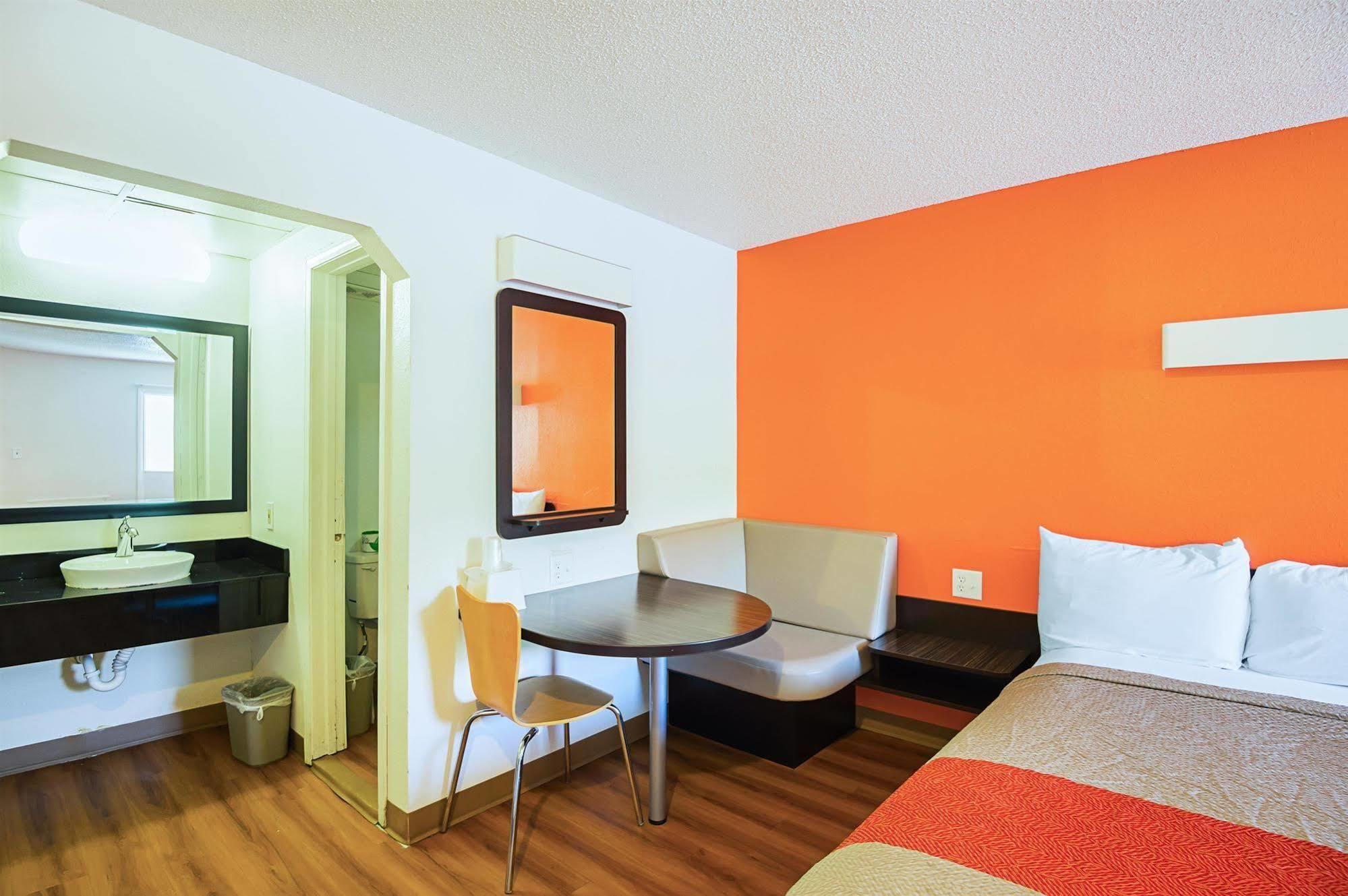Motel 6-Blue Springs, Mo מראה חיצוני תמונה