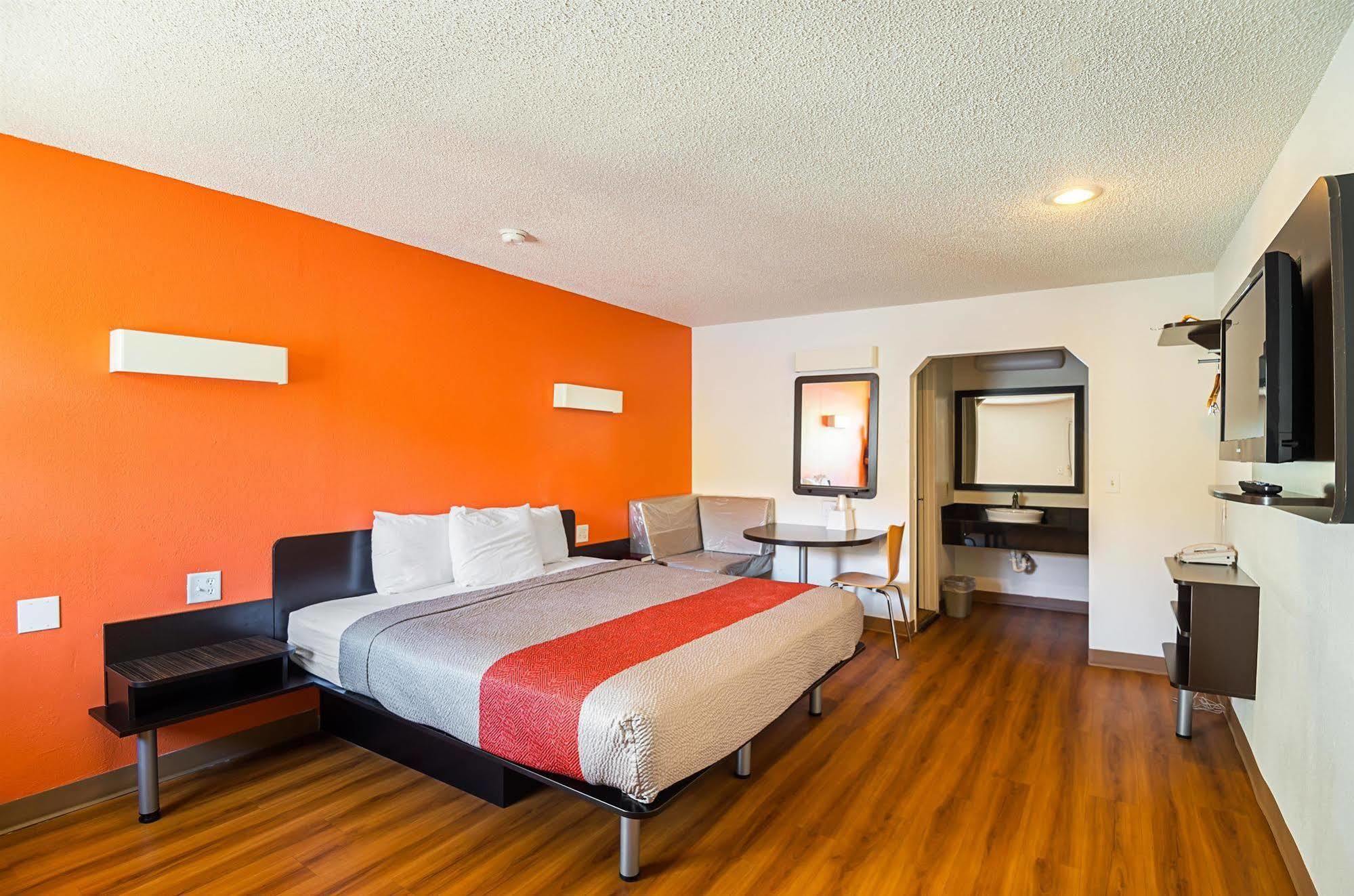 Motel 6-Blue Springs, Mo מראה חיצוני תמונה